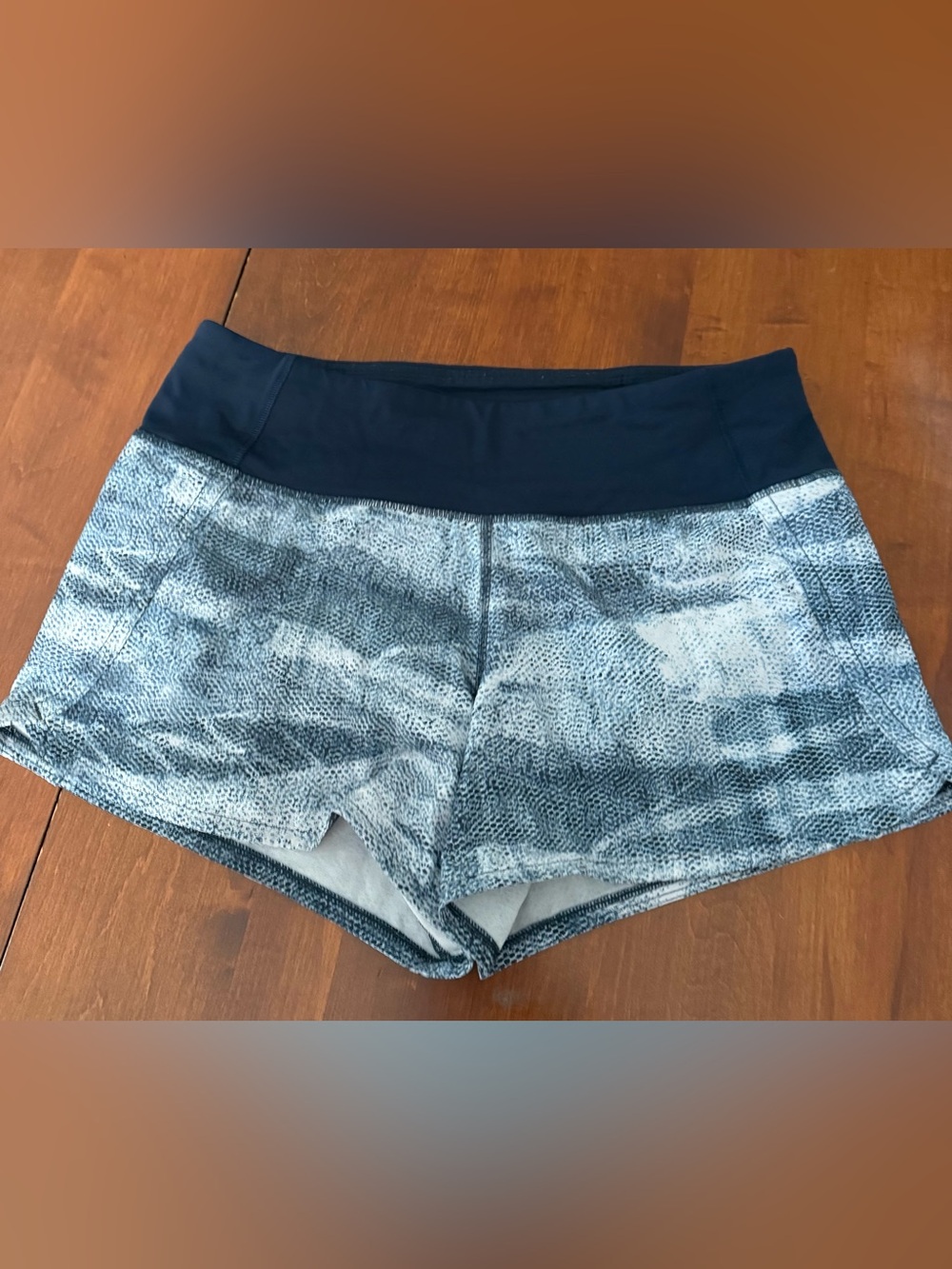 Women's speed up 2.5” Blue gray white Lululemon  Shorts